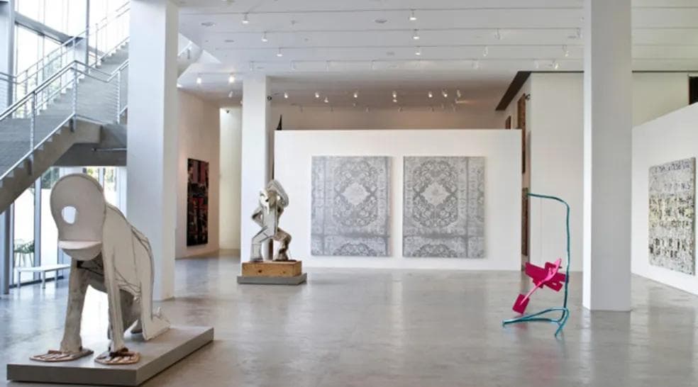 De la Cruz Collection