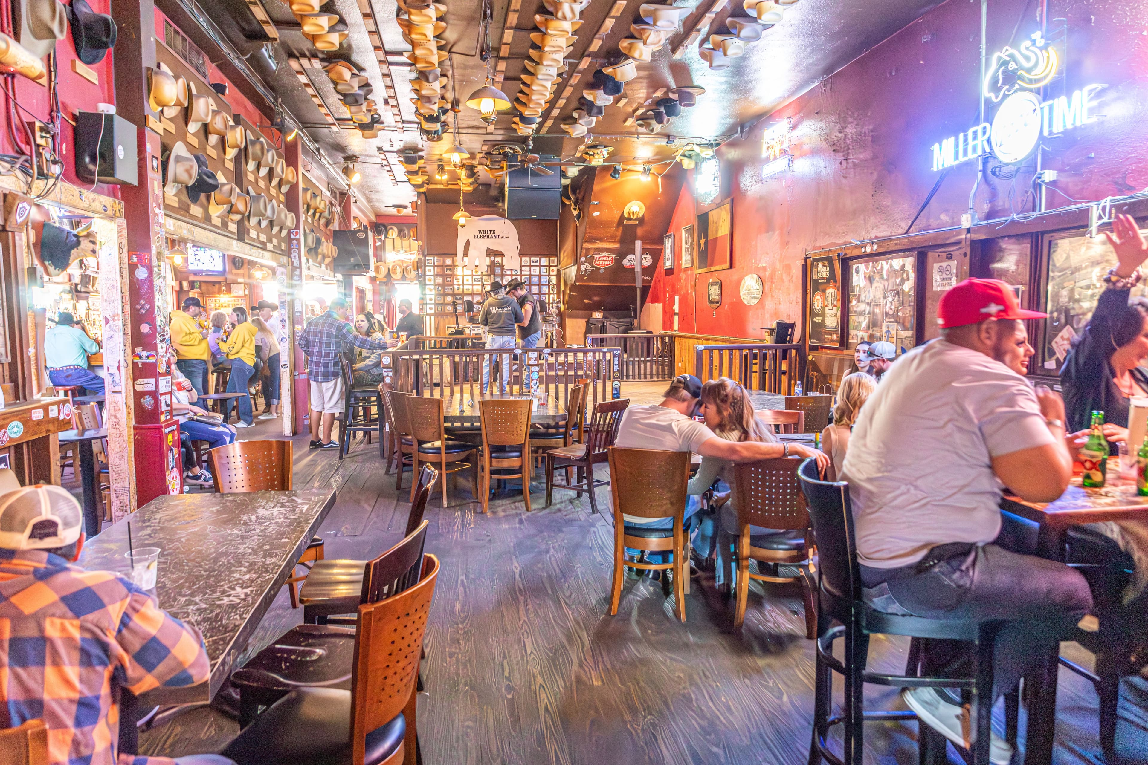 Stubbies Sports Bar & Eatery